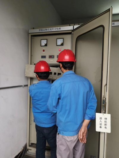 直流屏改造旧面板拆下 直流屏改造旧面板拆下